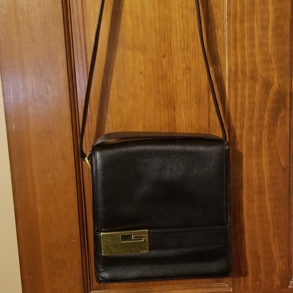 Black leather Gucci shoulder bag
